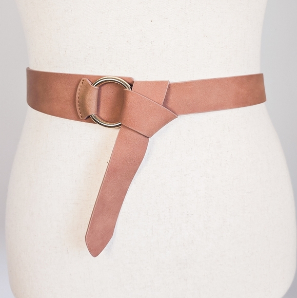 BCBGeneration New Tan Cognac O-Ring Knot Vegan Leather Statemen Belt Size M/L - Picture 1 of 11